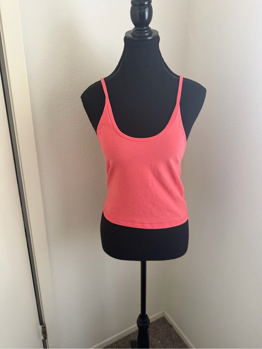 American Eagle Women’s Coral Pink Scoop Neck Tank Top size medium